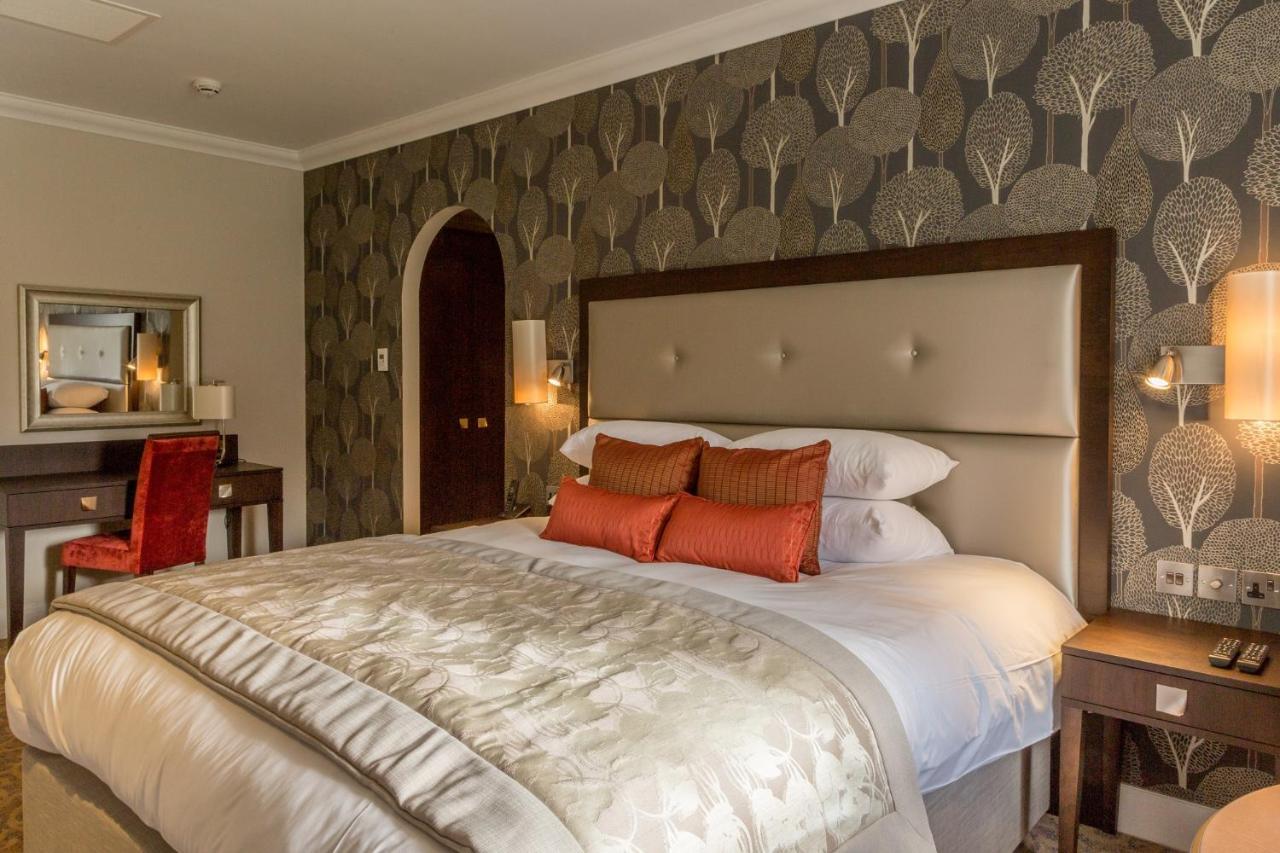 Oakley Hall Hotel บาซิงสโตค ภายนอก รูปภาพ