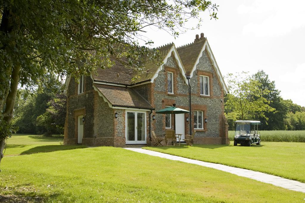Oakley Hall Hotel บาซิงสโตค ภายนอก รูปภาพ