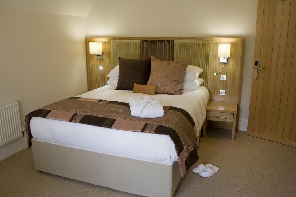 Oakley Hall Hotel บาซิงสโตค ภายนอก รูปภาพ