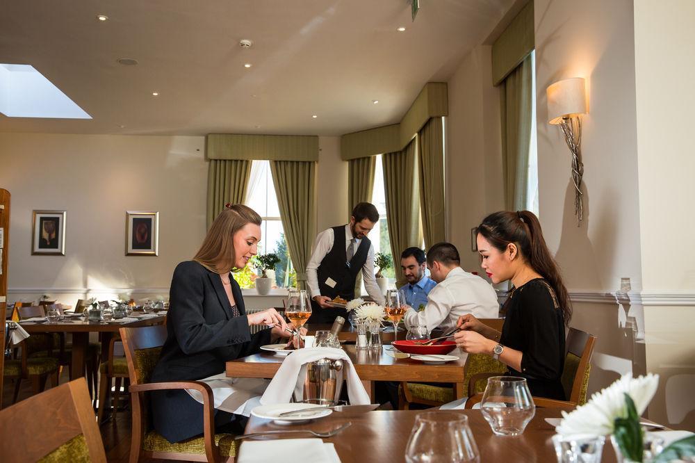 Oakley Hall Hotel บาซิงสโตค ภายนอก รูปภาพ