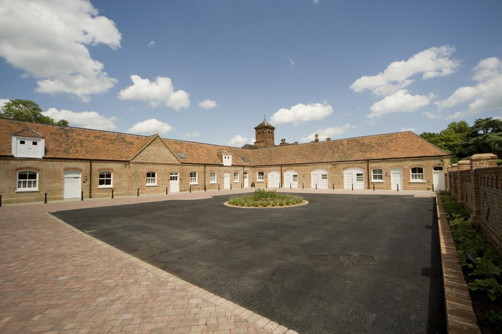 Oakley Hall Hotel บาซิงสโตค ภายนอก รูปภาพ