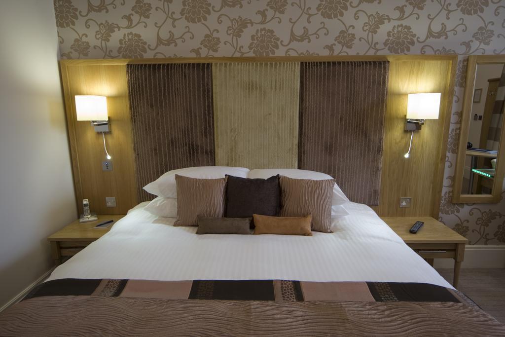 Oakley Hall Hotel บาซิงสโตค ภายนอก รูปภาพ