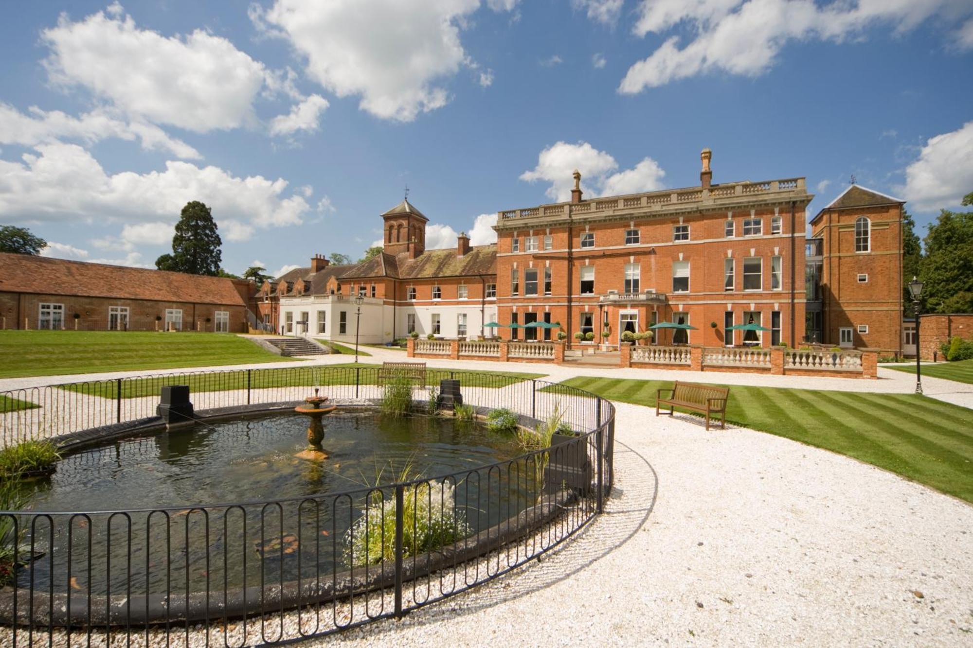 Oakley Hall Hotel บาซิงสโตค ภายนอก รูปภาพ