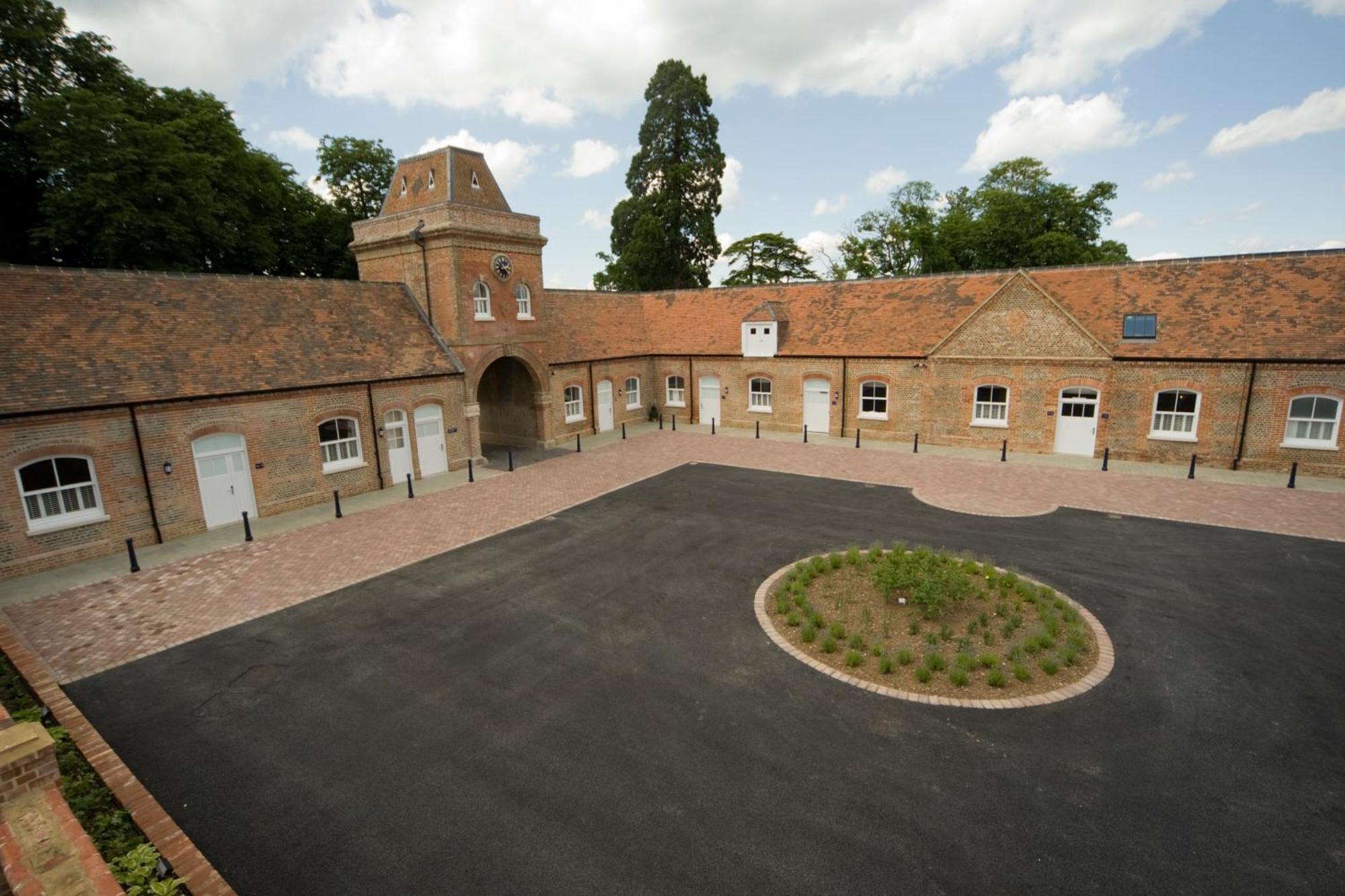 Oakley Hall Hotel บาซิงสโตค ภายนอก รูปภาพ