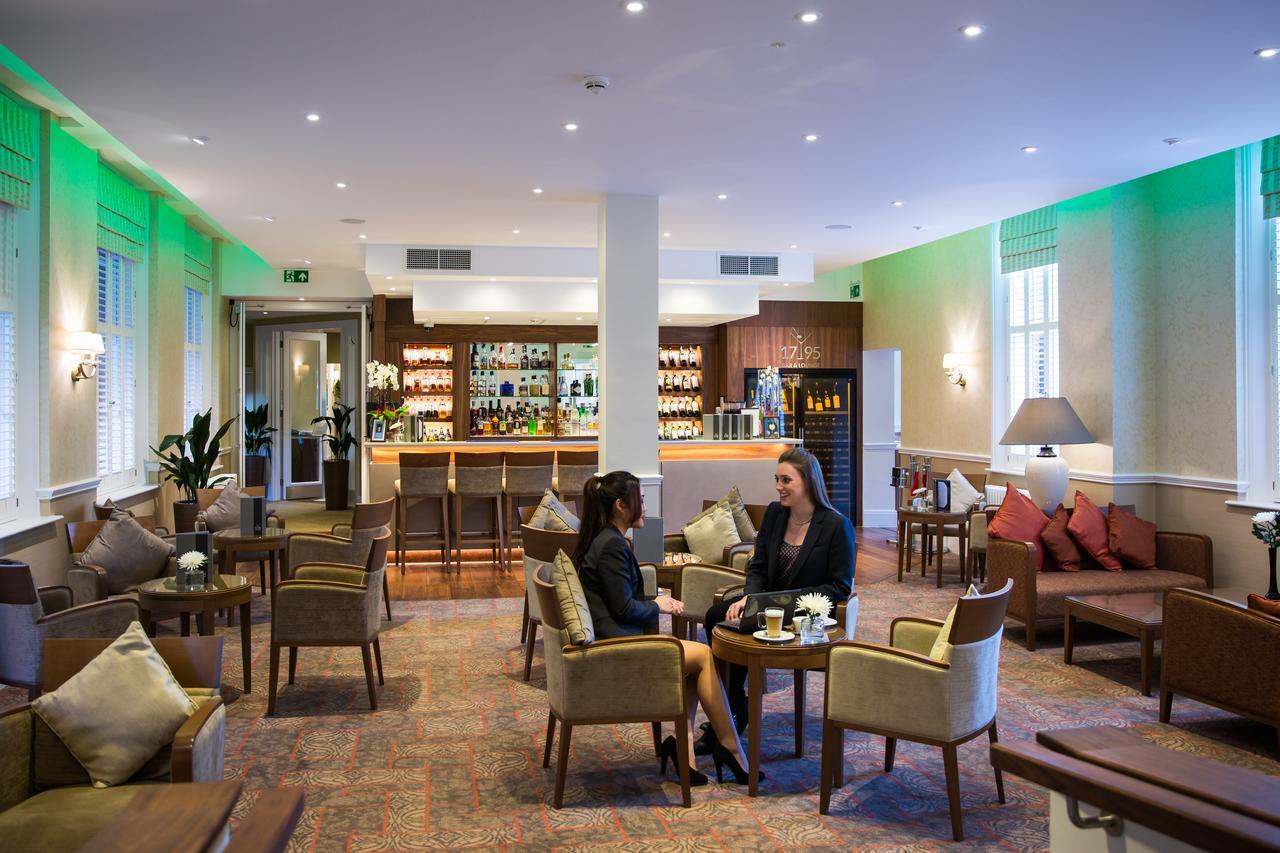 Oakley Hall Hotel บาซิงสโตค ภายนอก รูปภาพ