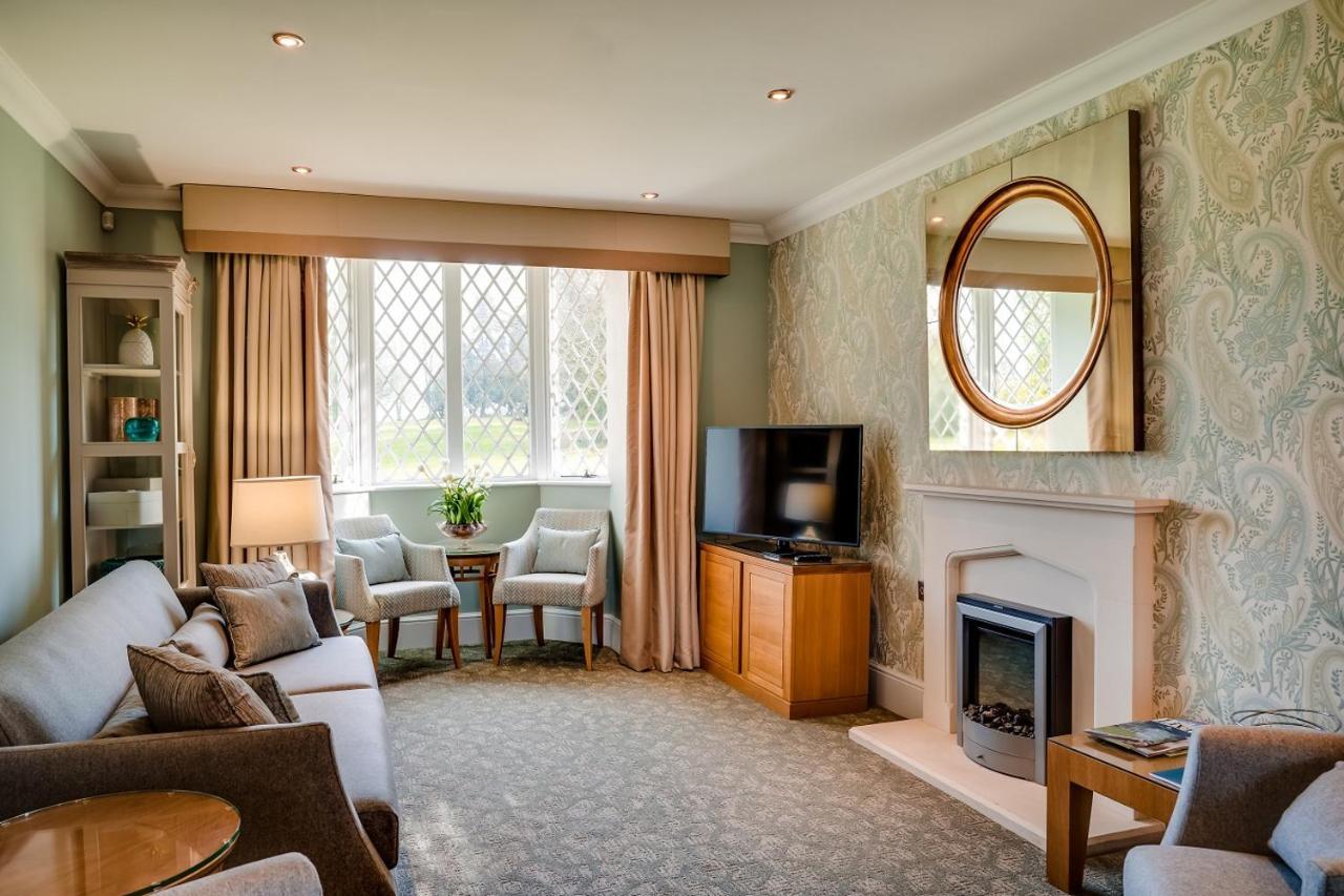 Oakley Hall Hotel บาซิงสโตค ภายนอก รูปภาพ